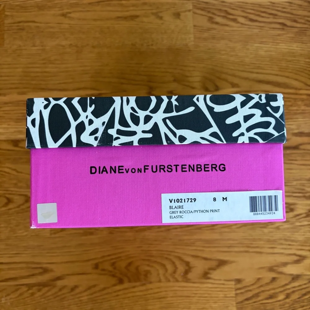 Diane Von Furstenberg Blaire Heels python print gray 8M
